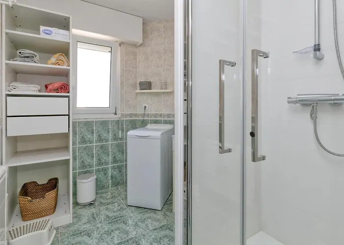 Vue - 50 M Apartment *