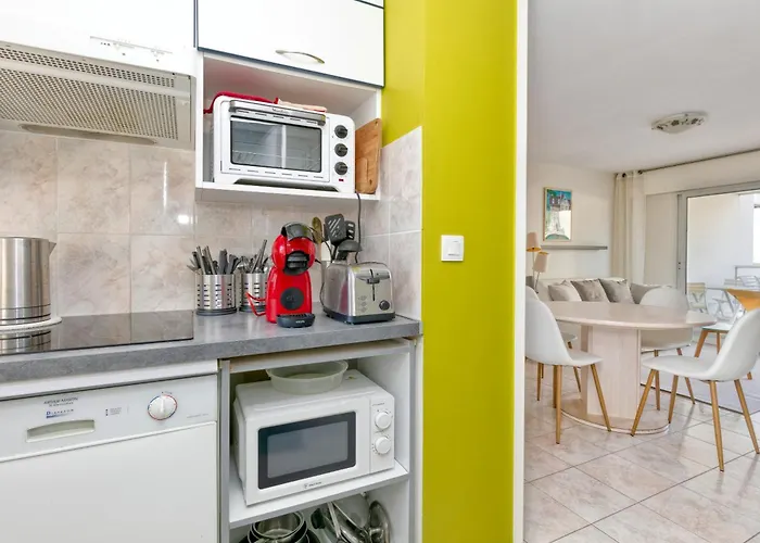 Vue - 50 M Apartment *